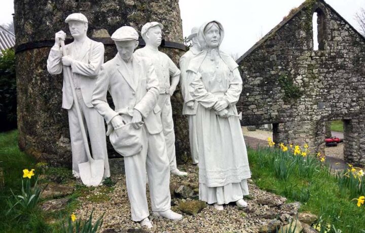 Statue of clay workers at the Wheal Martyn China Clay Museum