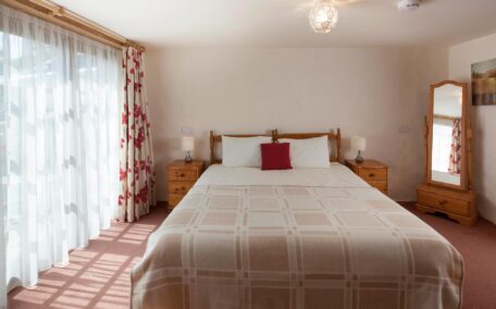 Spacious bedroom with superking bed, sofa, Smart TV and ensuite bedroom